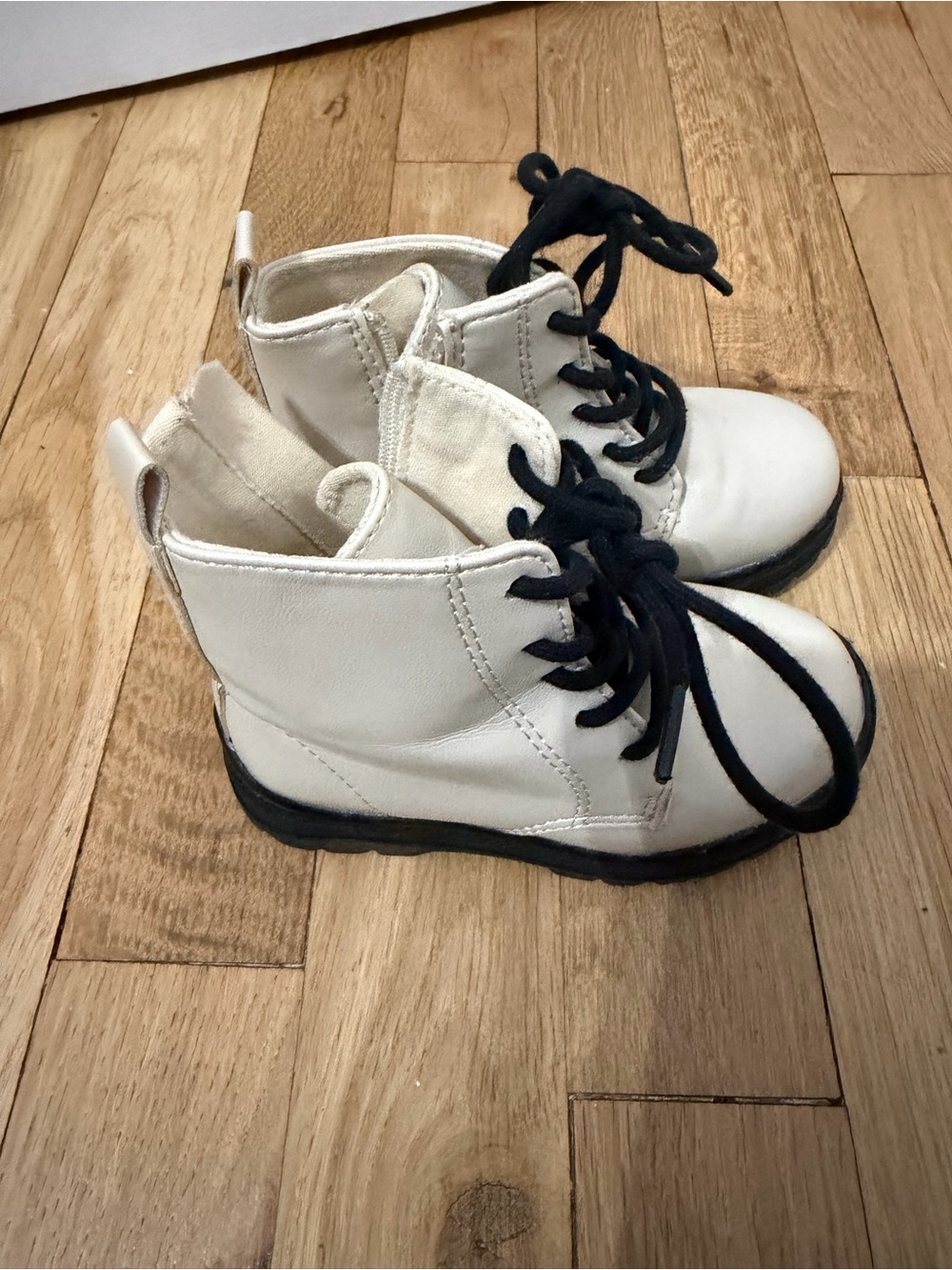 Zara White Ankle Boots with Black Laces